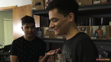 Pego na mão vermelha - Angel Rivera, Milo Harper