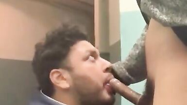 Asosyal güvenlik görevlisi fucks çapraz giyinme ibne içinde bu bodrum üzerinde dl