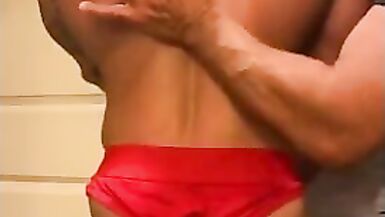 Vücut geliştirmeci vücudunu Yaşlı Adam + Seks tarafından Tapılan olsun