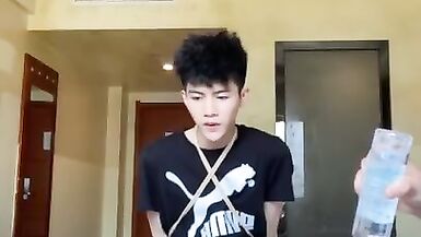 Cosquillas castigación sexo colegio chico