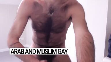 Kürk ve şiddetli hakim.Arap eşcinsel özlemi için uçan bir halı olan Nabih in sandığı