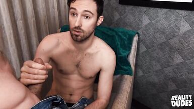 Reality Men - Cute Boy ofereceu algum dinheiro para adquirir Stuffed In The Booty