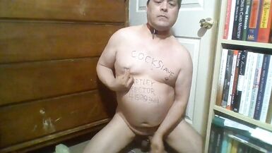 Old bondman showing off for his corporalist