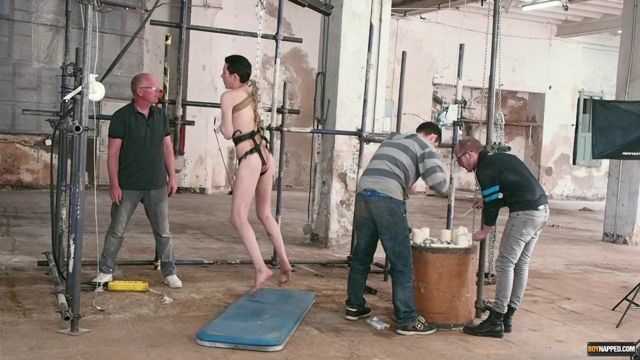 Ханымдар мен ұзын тырнақтар БДСМ бейне Моншадағы көршімен жыныстық қатынас