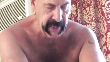 Kıllı yaşlı ayı çekici bir formda yaşlı adam çift