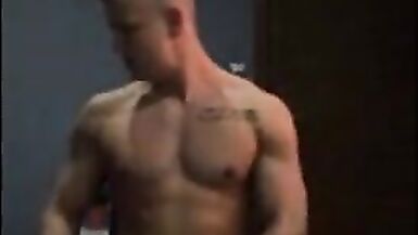 22YO FITNESS HUNK JERKING OFF