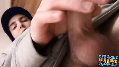 Düz haydut Blinx dövmeler gösteriş yaparken mastürbasyon