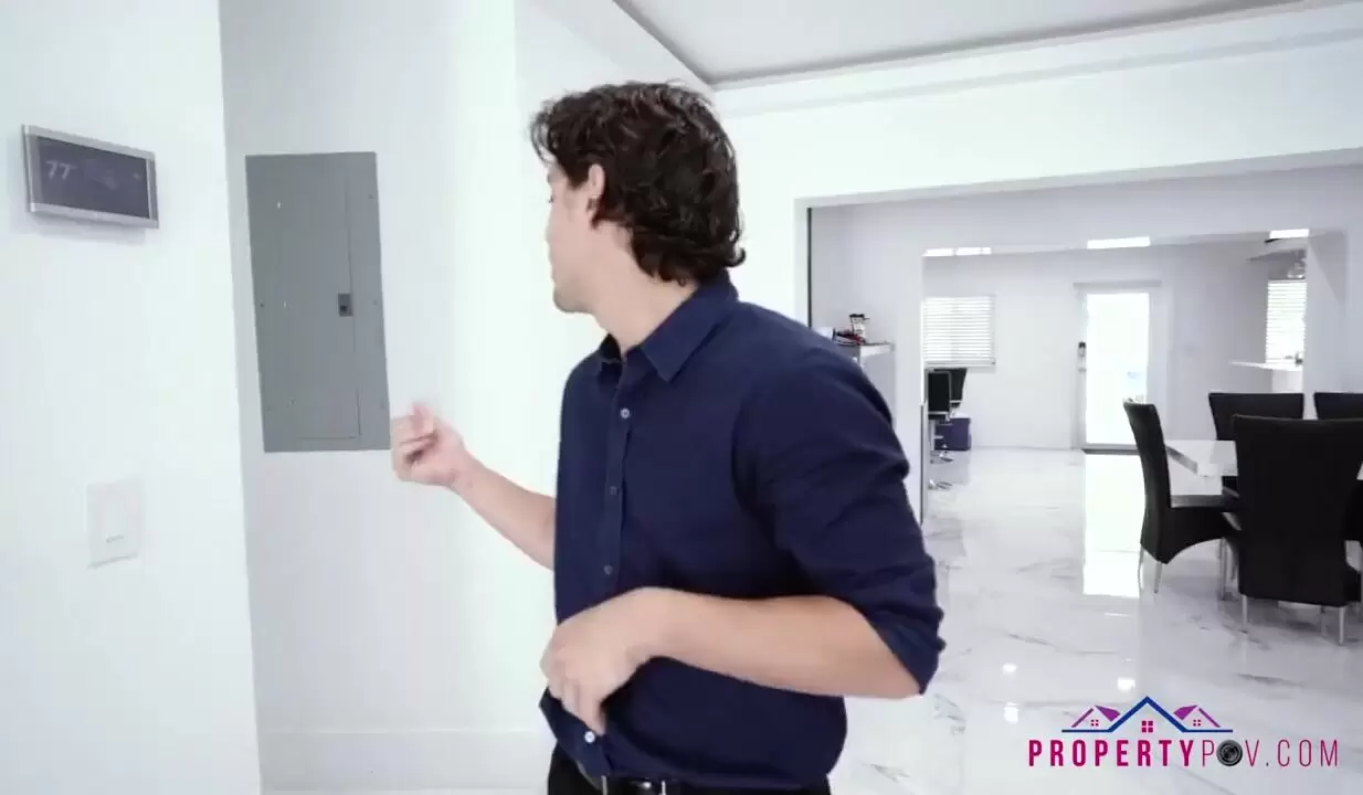 Agente imobiliário faz uma barganha