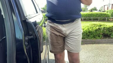 Peeing my panties and shorts stockings on public carpark