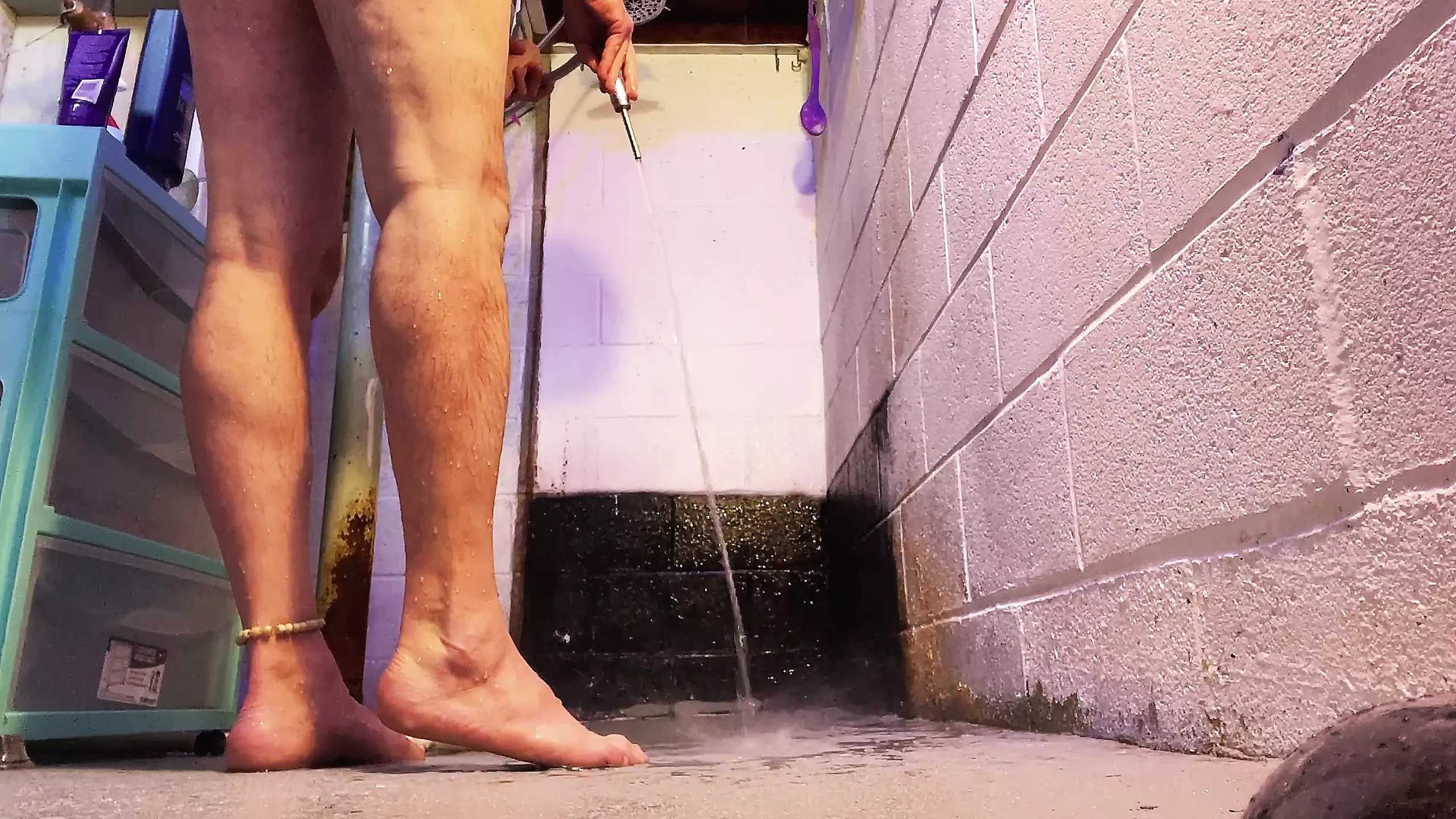 члены в бане Извращения в бане - член фаллоимитаторов с анальным брызгами смотреть онлайн