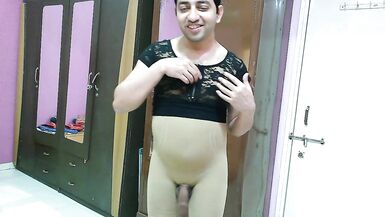 Hot Sissy Crossdresser Femby PMB in una top shapewear e ritaglio