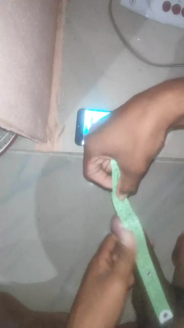 Un grosso cazzo di misura con scala 8+ pollici cazzo giocando a cazzo