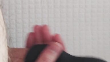 eğlenmek ve penisini masaj yapmak - 14 image