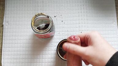 Urso inexperiente faz café para você, para se divertir. - 3 image