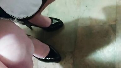 Sissy Maid Jayci has to work in the kitchen - 3 image