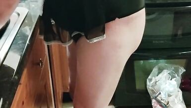 Sissy Maid Jayci has to work in the kitchen - 5 image