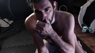 Büyük yapay penis eşek gape oyna