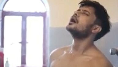 यह बाथरूम में नग्न नग्न लेने के लिए अच्छा लगता है