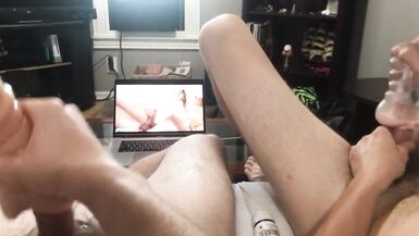 Düz en iyi arkadaşlar, yeni oyuncaklarda mastürbasyon yaparken sert cum sert - 14 image