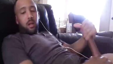 Horny Man Stroking His Huge Merguez - 14 image