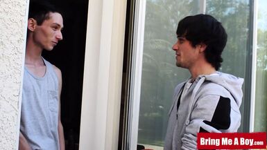 Sıska Skinny Adam Strong ve Justin Stone Odak Getir