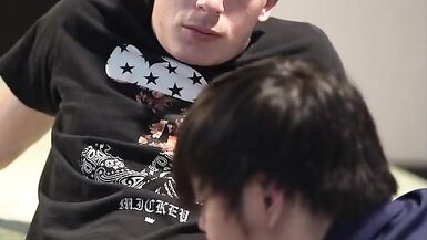 Düz arkadaşım onu tekrar emmeme izin ver 2 Bölüm 2