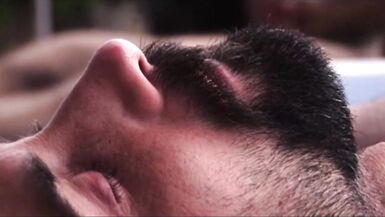 Kıllı üvey adamlar, sıcak orgy