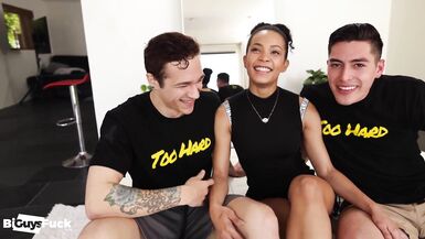 QB1 düz erkek amigo ve onun sürtük en iyi arkadaşını sikikler