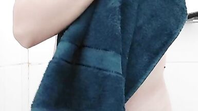 İş duşundan sonra uygunsuz işçi ve arkadaşlarımda değiştiklerinde cumming