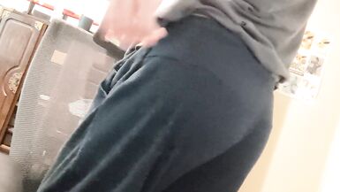 Cute Twink shows off his body and trains his gap 