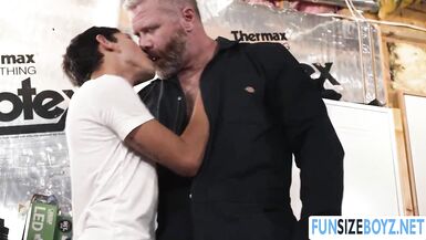 Ravishing twink Damien analed by muscle chap handyman Cain Marko