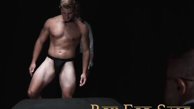 BoyForSale Sarışın alt alt sporcu büyük horoz tarafından yetiştirilir