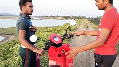 A College boy was returning form school in the evening when his electric Scooter stopped. The mechanic sugarcane field fuck - 4 image