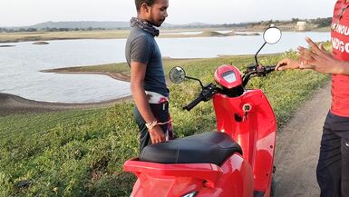 A College boy was returning form school in the evening when his electric Scooter stopped. The mechanic sugarcane field fuck - 5 image