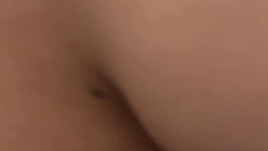 Alter Lehrer und unerfahrene 18 jungfräuliche Schülerin zum ersten Mal nackter Rücken und Sperma drin.