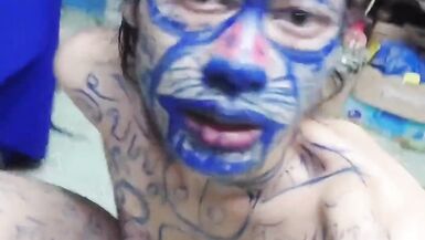 Ordered a Slave to Take off His Clothes and Fly a Kite, Showing off a Pen to Draw Clown Characters.