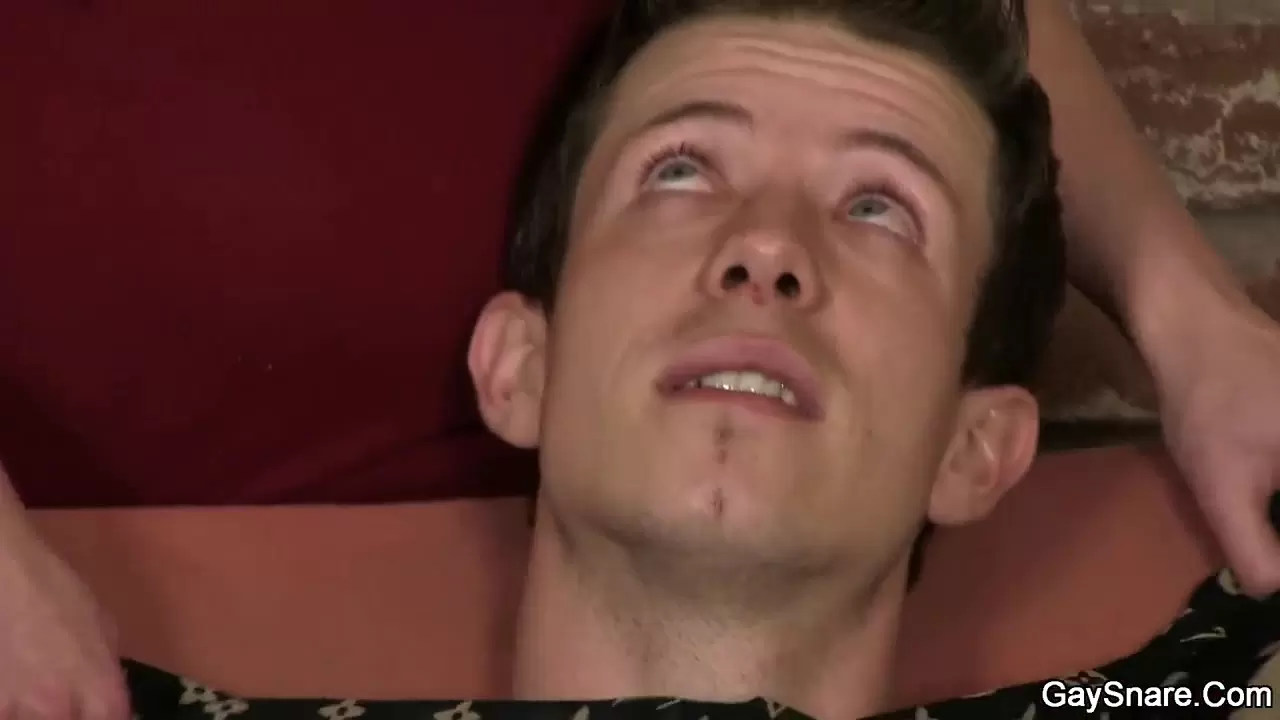 Sesso gay inaspettato per la prima volta