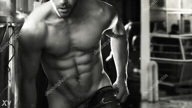 Bu sıcak twinkin bekleme sahnesinde sert bir vuruş yapmasını izleyin!