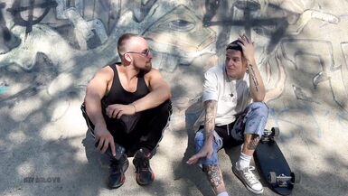 He noticed a guy he saw on a gay app, and asked him to have sex right then and there. He fucked a skateboarder on a fire escape - 2 image