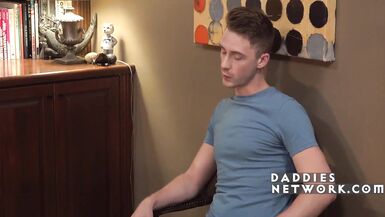 Twink busca punição para chamar atenção do diretor