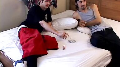 Gay twink çocuklar göt bakın bu 2 patenciler nefes onların yol üzerinden bir paket bu winstons ve