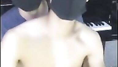 Pigeon Xiaobai, piano with 2 handsome guys, good shape and good mouth work