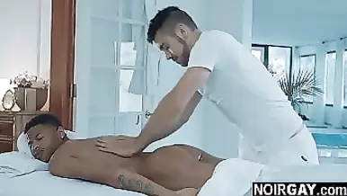 Beaf Xxxsi Vidos Msaj - Interracial gay sex massage with happy ending at Gay0Day