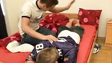 Garotos lindos xxx vídeo gay Gorgeous Boys Butt Beating