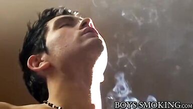 Sulu twinks sigara içme ve kahrolası üzerinde ilk tarih