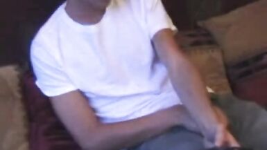 Vincenzo Strokes com Sex Toy