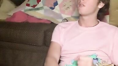 Sevimli abdl twink çocuk kriko kapalı (orgazm ve bebek bezi değişimi)