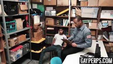 Bbc güvenlik koruma timarri fucks seksi dövmeli Yukarı bbc hırsız redd