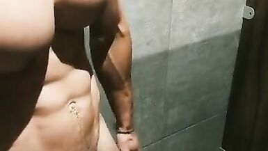 Muscle Guy Jerk off in Gym Showers