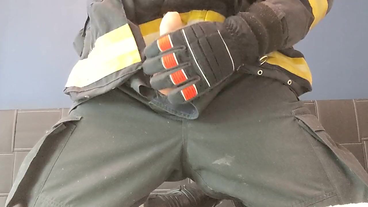 Bombero se sacudió en equipo de fuego ver en linea